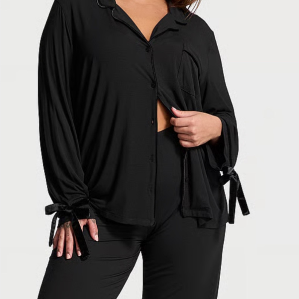 NWT New with Tags Victoria’s Secret Long Sleeve Pajama Shirt Black Velvet Trim